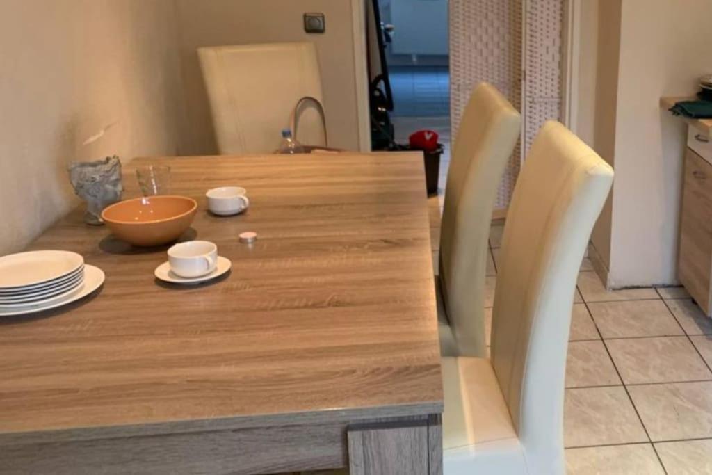 2 1min Messe Appartement Cologne